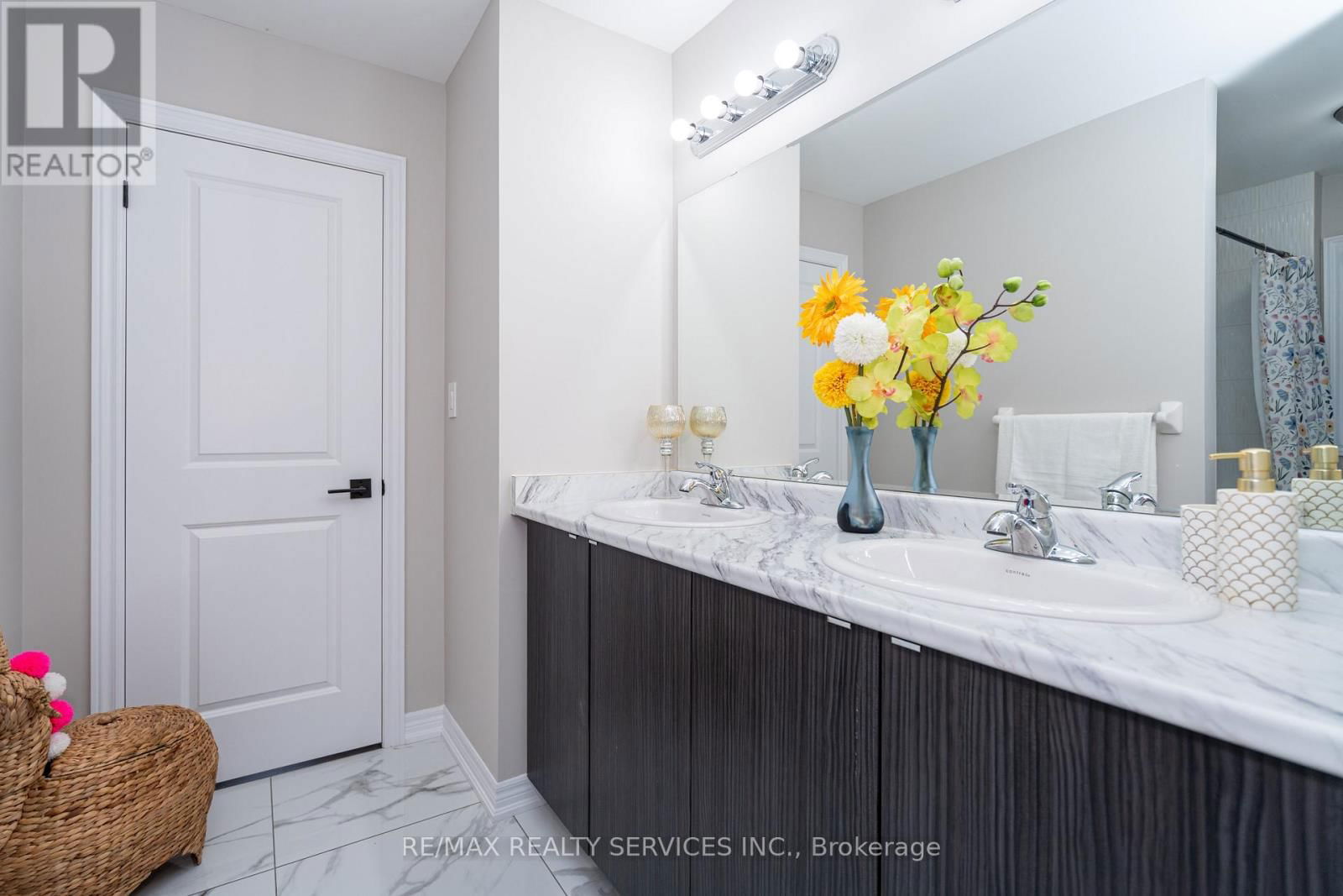 109 BENHURST CRESCENT Image 36