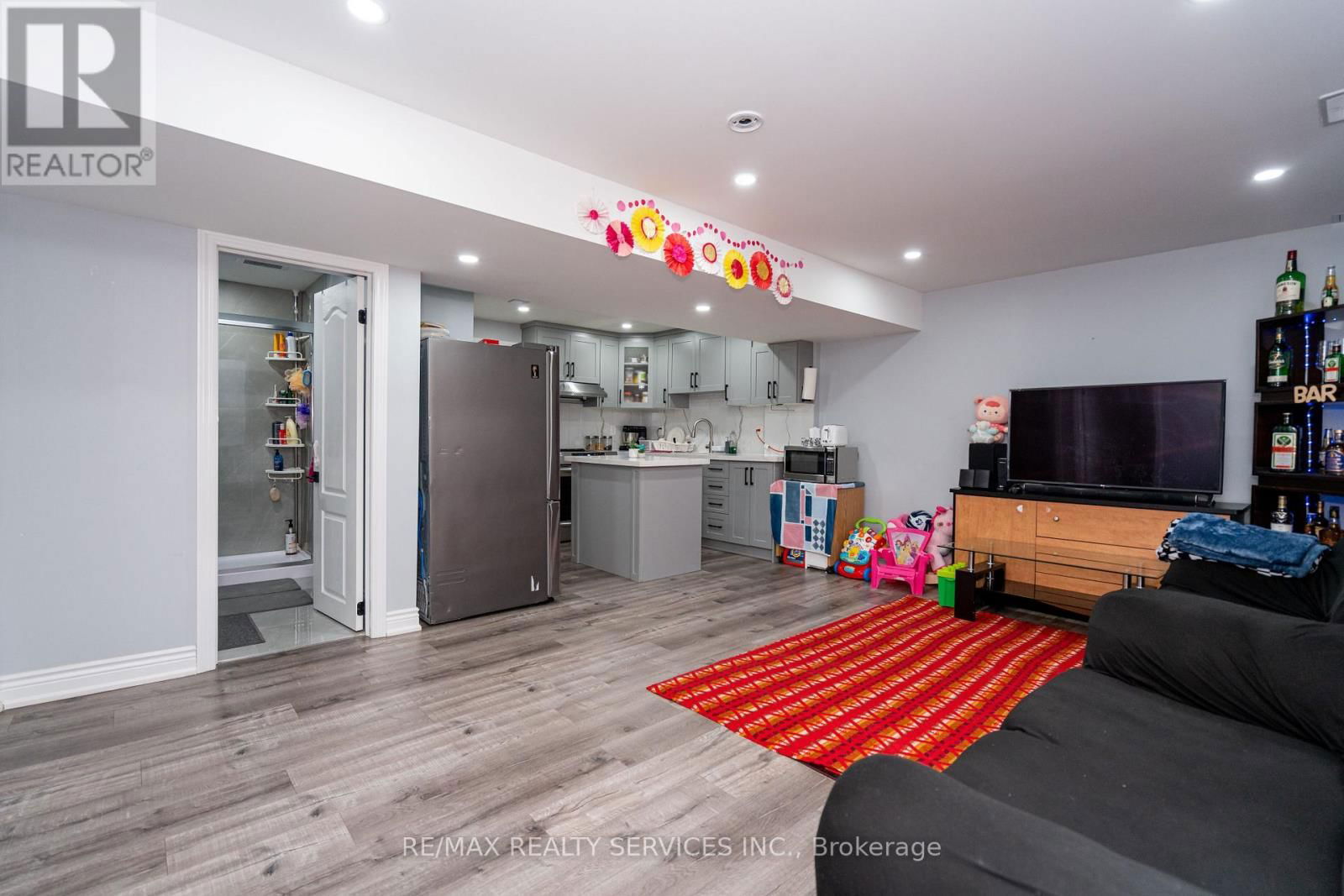 109 BENHURST CRESCENT Image 38