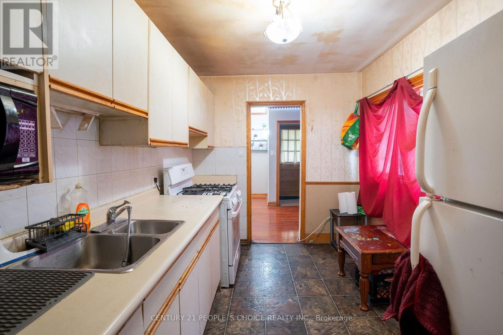 19 SUNSET BOULEVARD Image 10