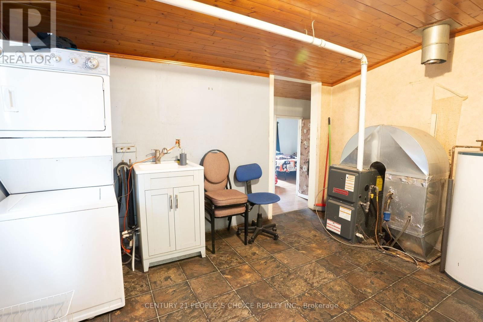 19 SUNSET BOULEVARD Image 11