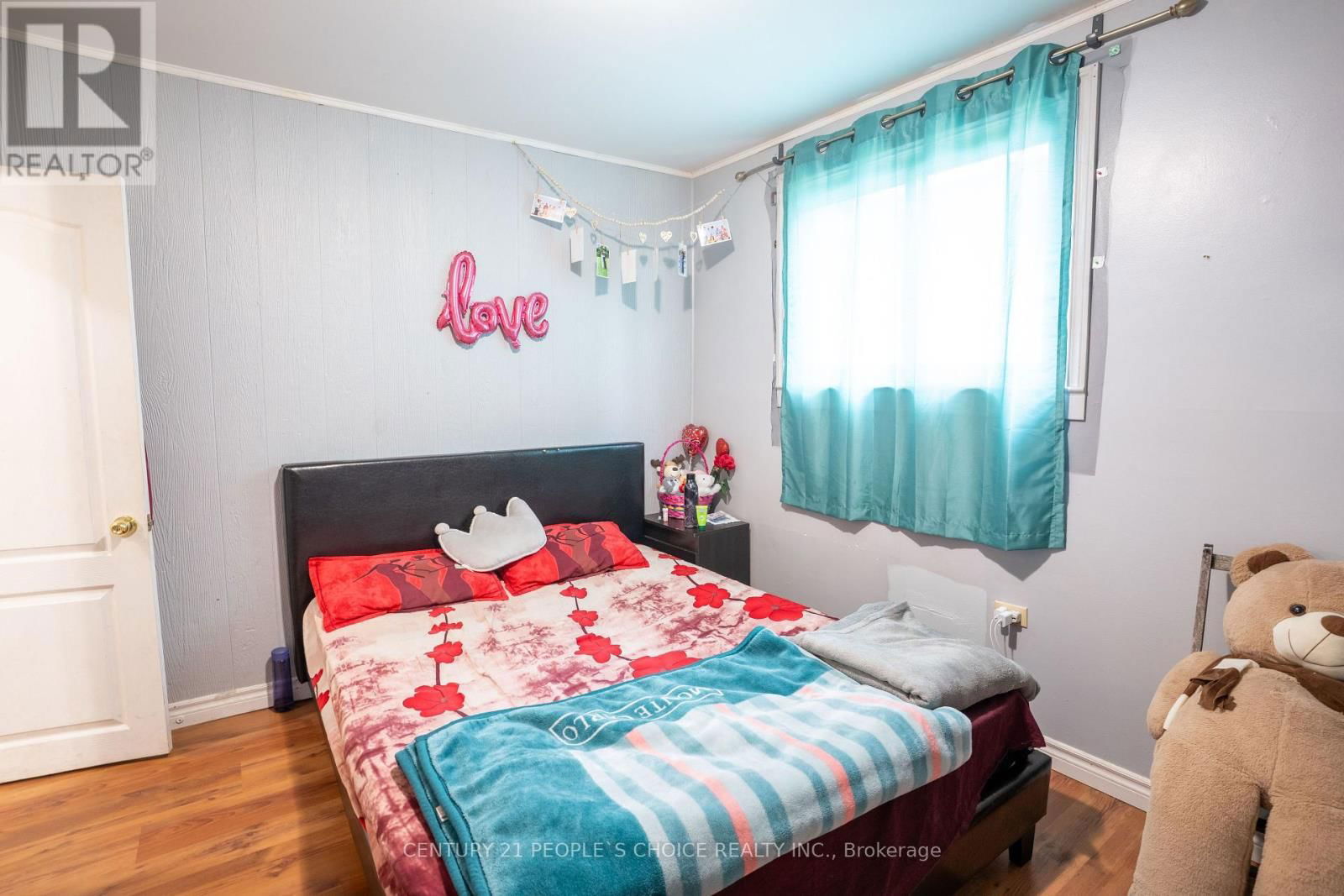 19 SUNSET BOULEVARD Image 15