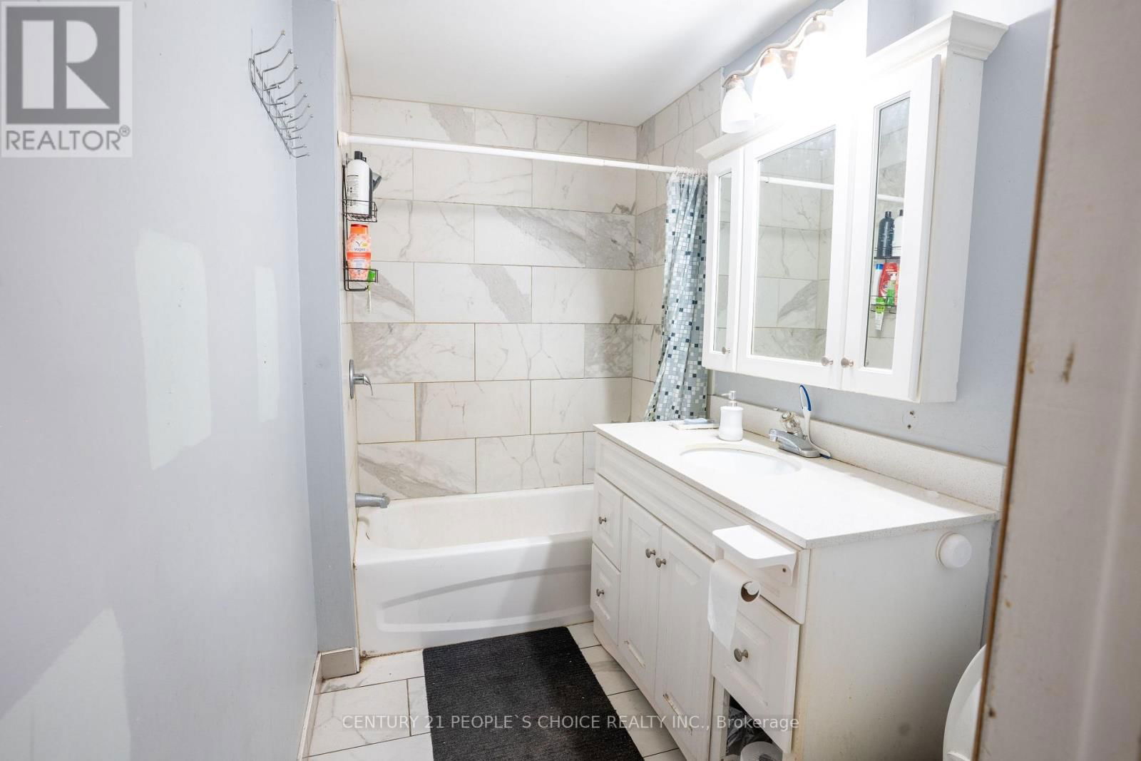19 SUNSET BOULEVARD Image 16