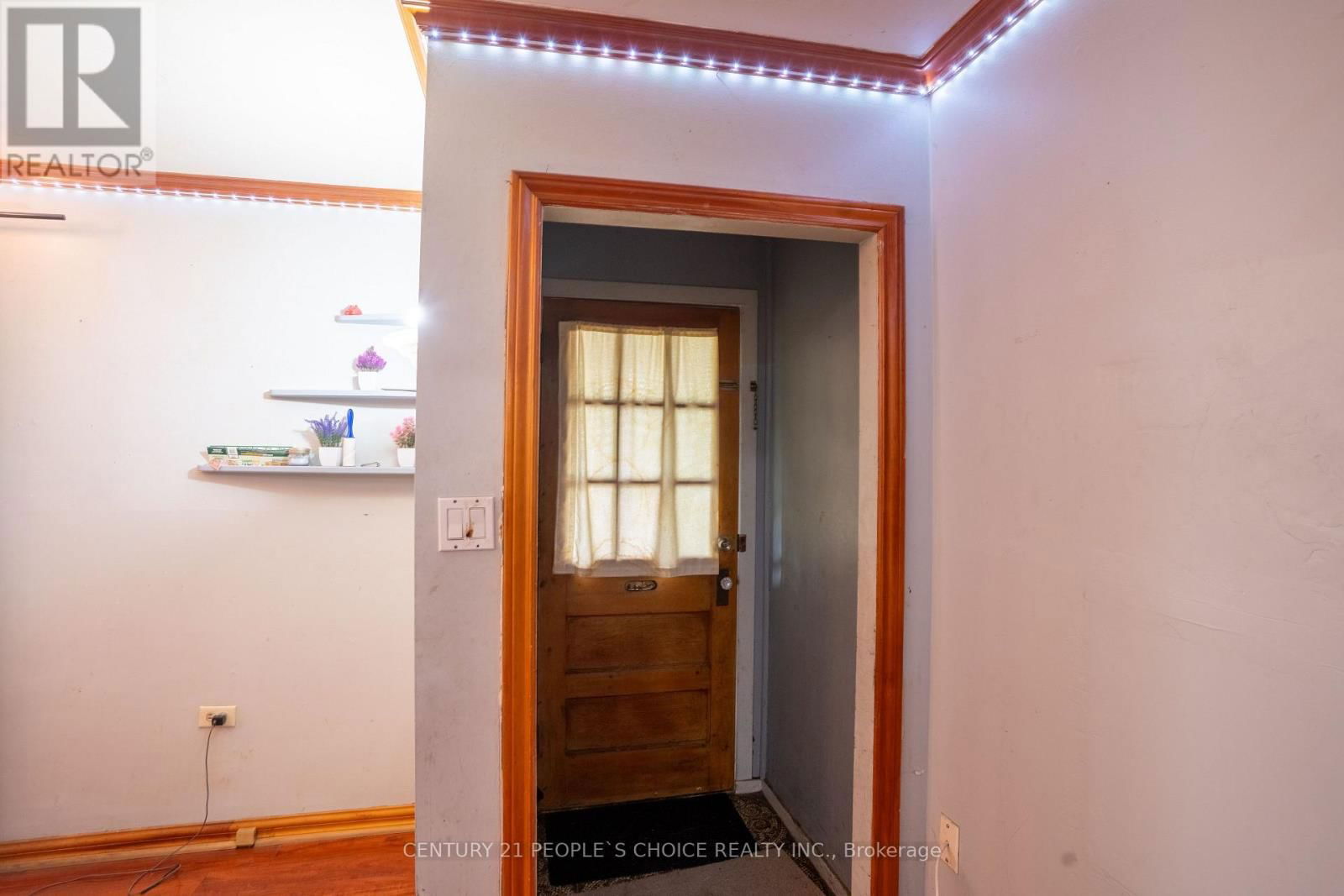 19 SUNSET BOULEVARD Image 8