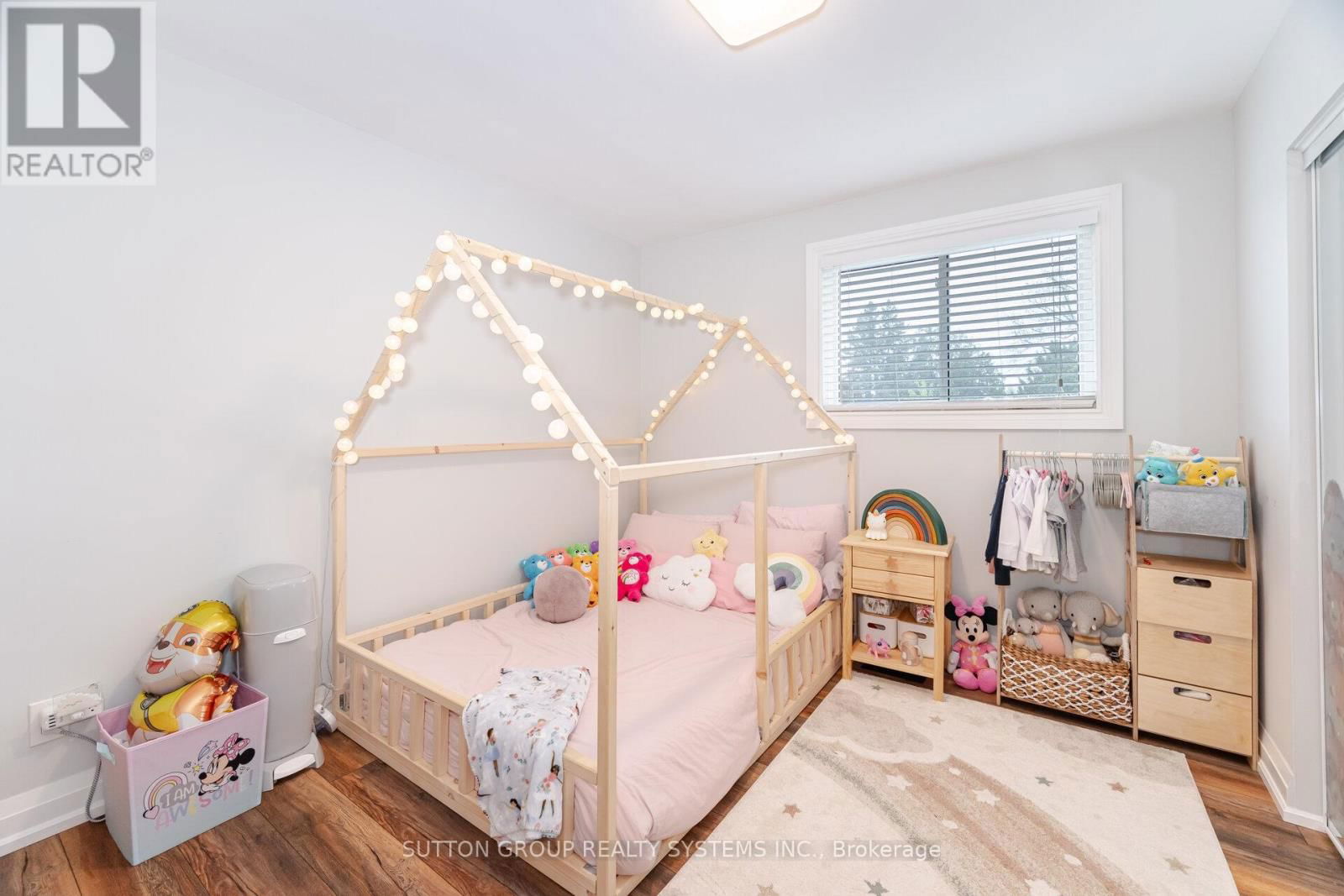 175 CONNAUGHT CRESCENT Image 29