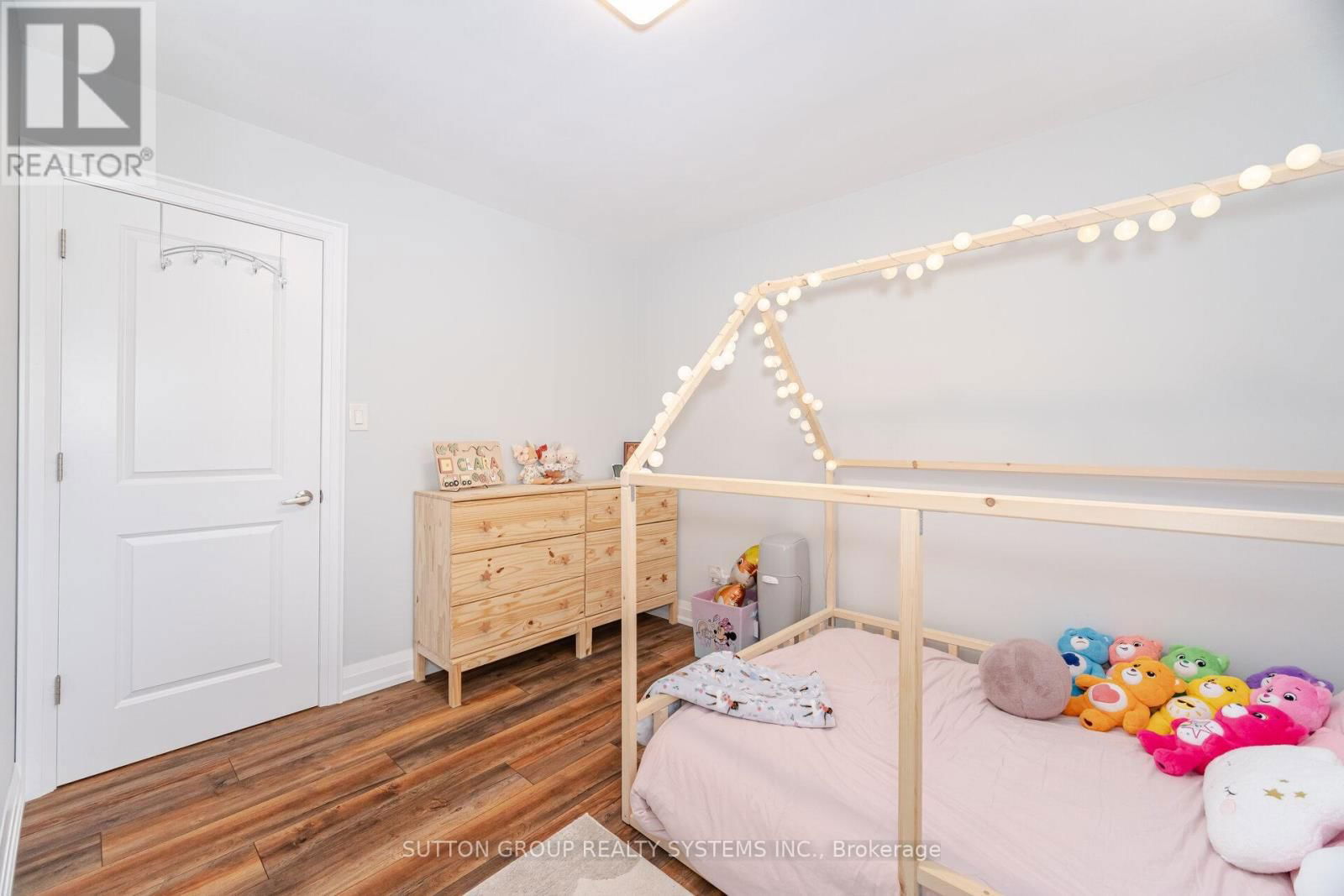 175 CONNAUGHT CRESCENT Image 30