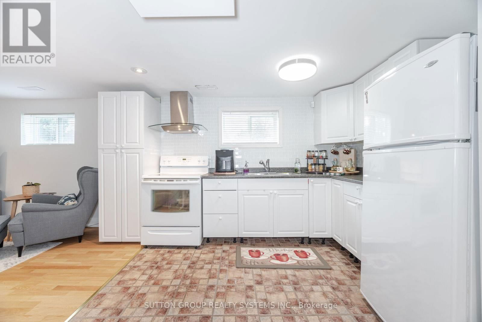 175 CONNAUGHT CRESCENT Image 34