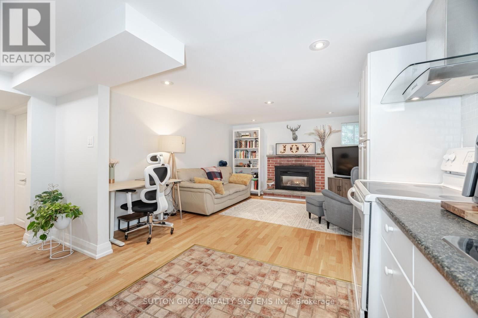 175 CONNAUGHT CRESCENT Image 35