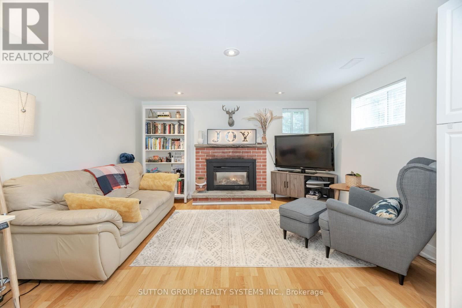 175 CONNAUGHT CRESCENT Image 36