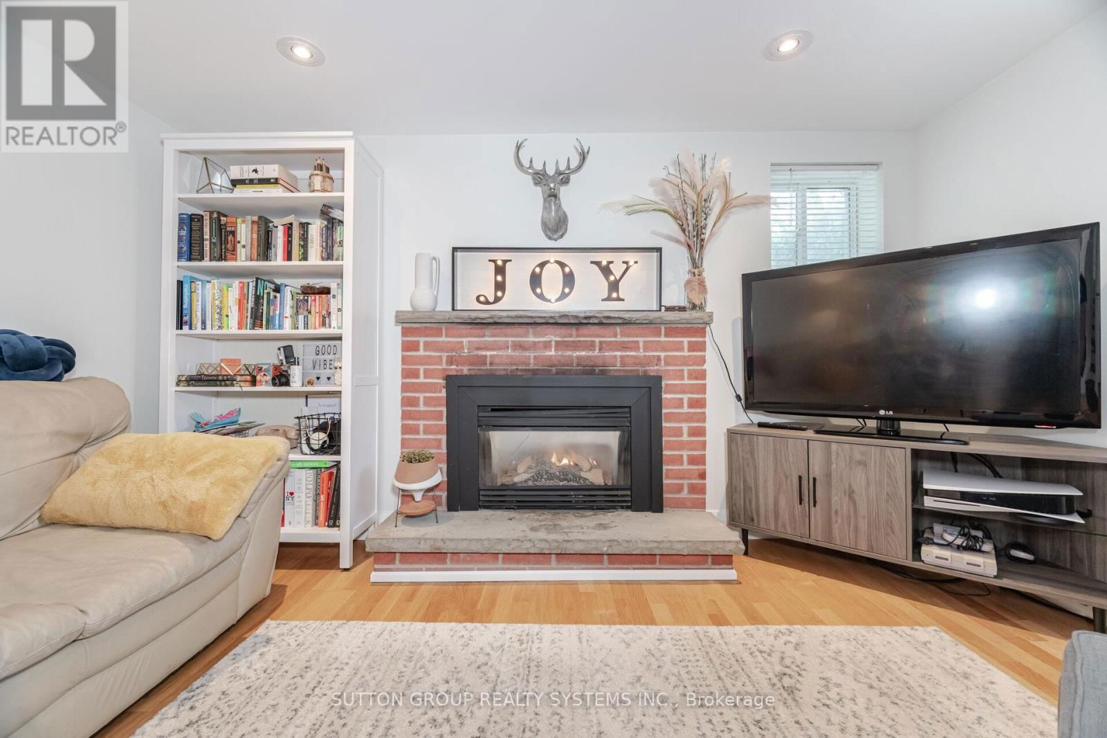 175 CONNAUGHT CRESCENT Image 37
