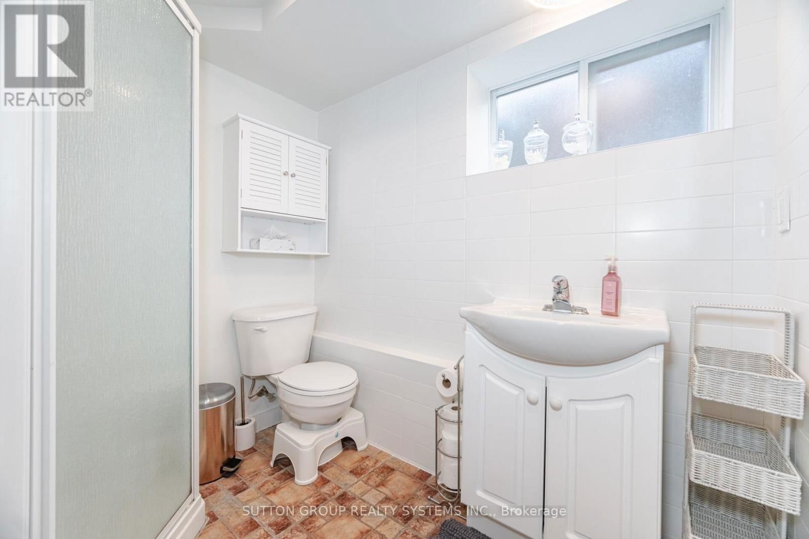 175 CONNAUGHT CRESCENT Image 43