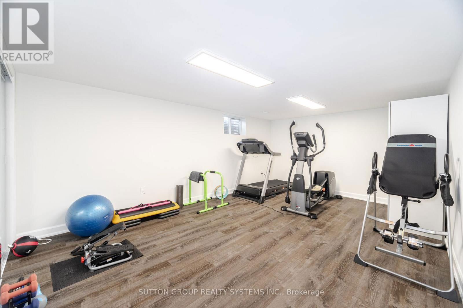 175 CONNAUGHT CRESCENT Image 44