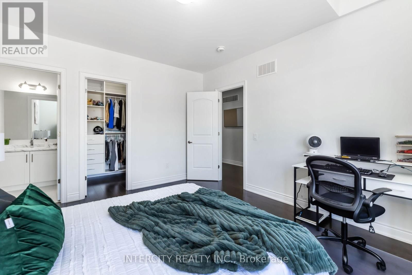 68 RASPBERRY RIDGE AVENUE Image 31