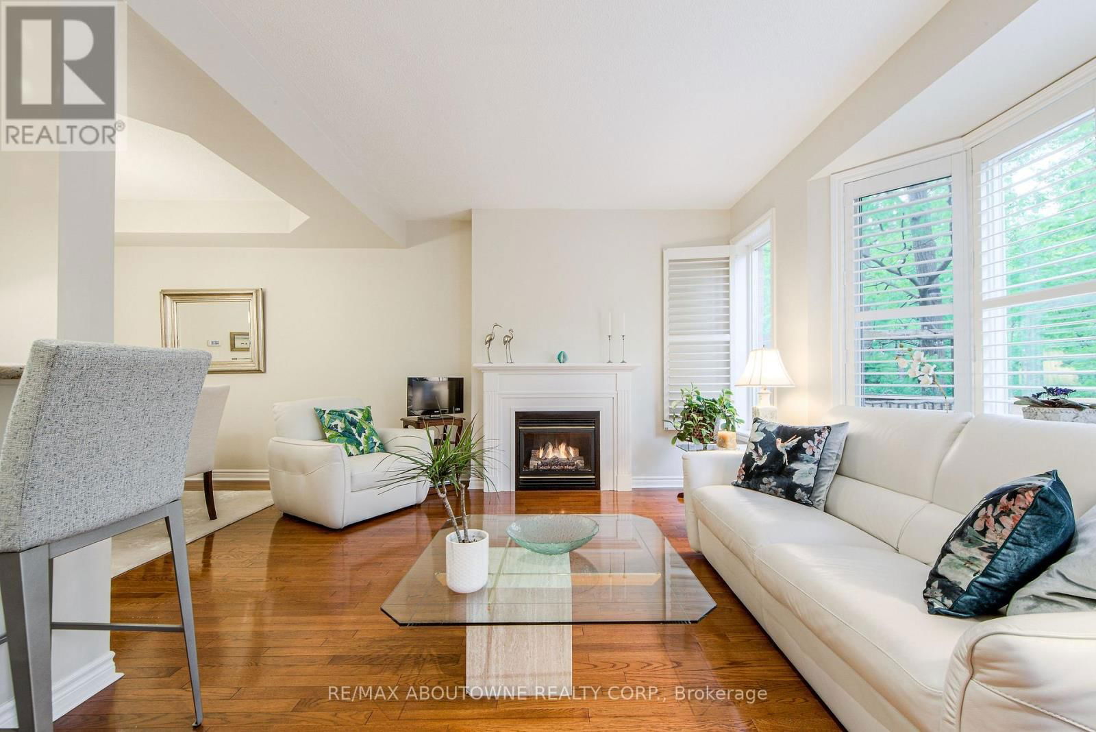 21 - 300 RAVINEVIEW WAY Image 12