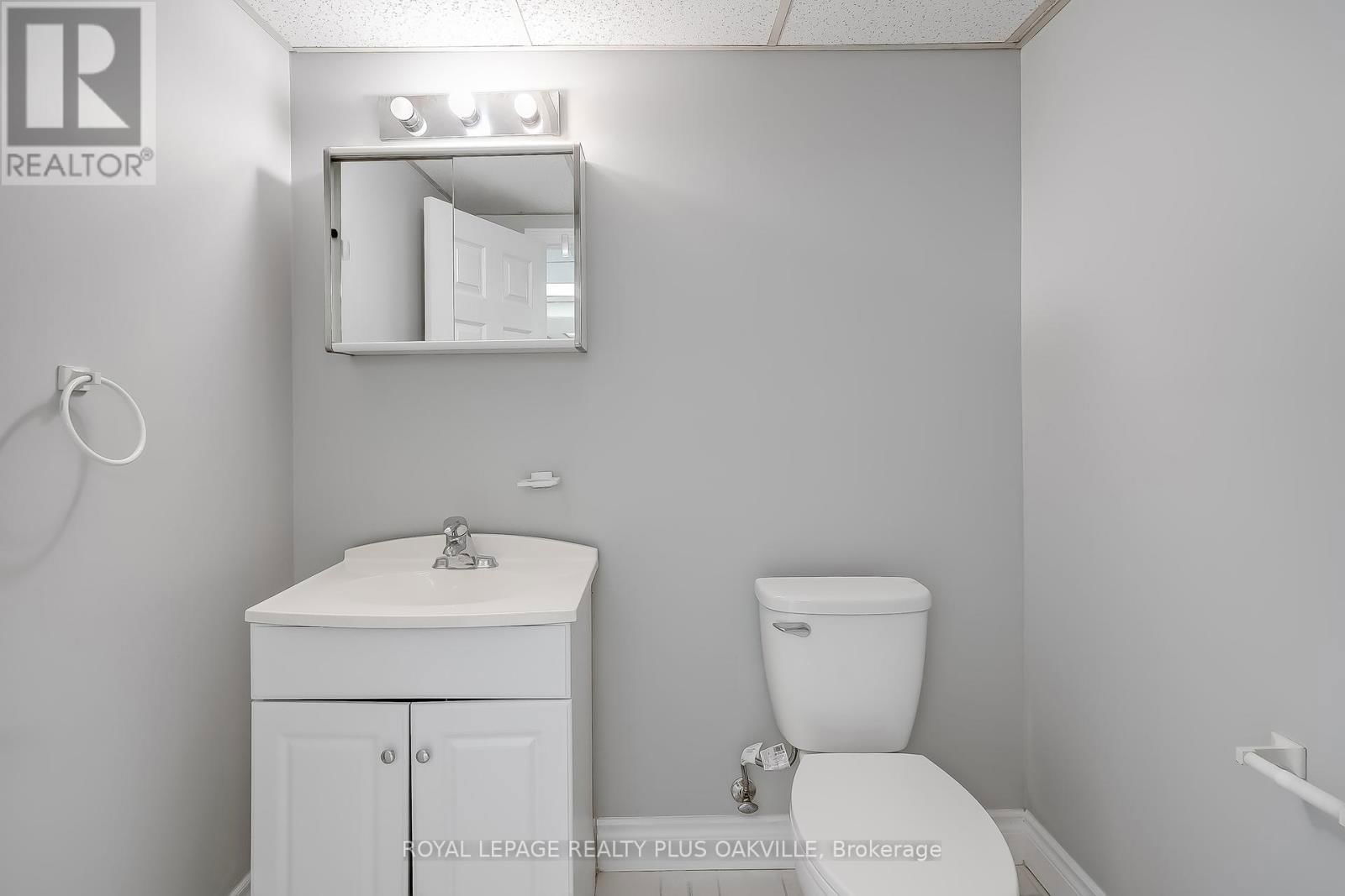 2561 CAVENDISH DRIVE Image 20