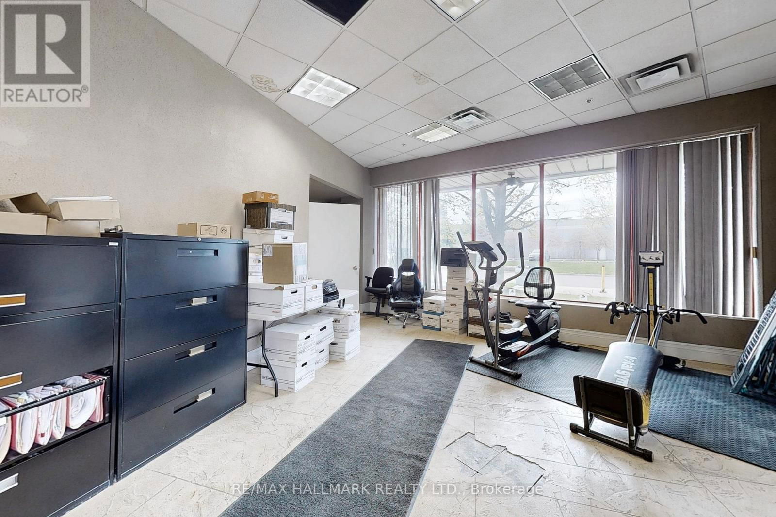 22 STEINWAY BOULEVARD Image 10