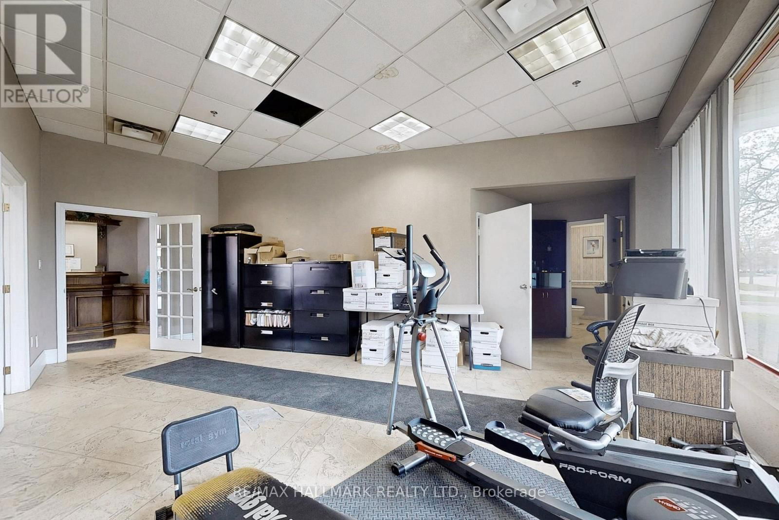 22 STEINWAY BOULEVARD Image 11