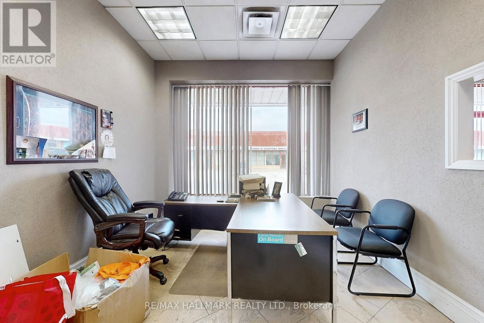 22 STEINWAY BOULEVARD Image 13