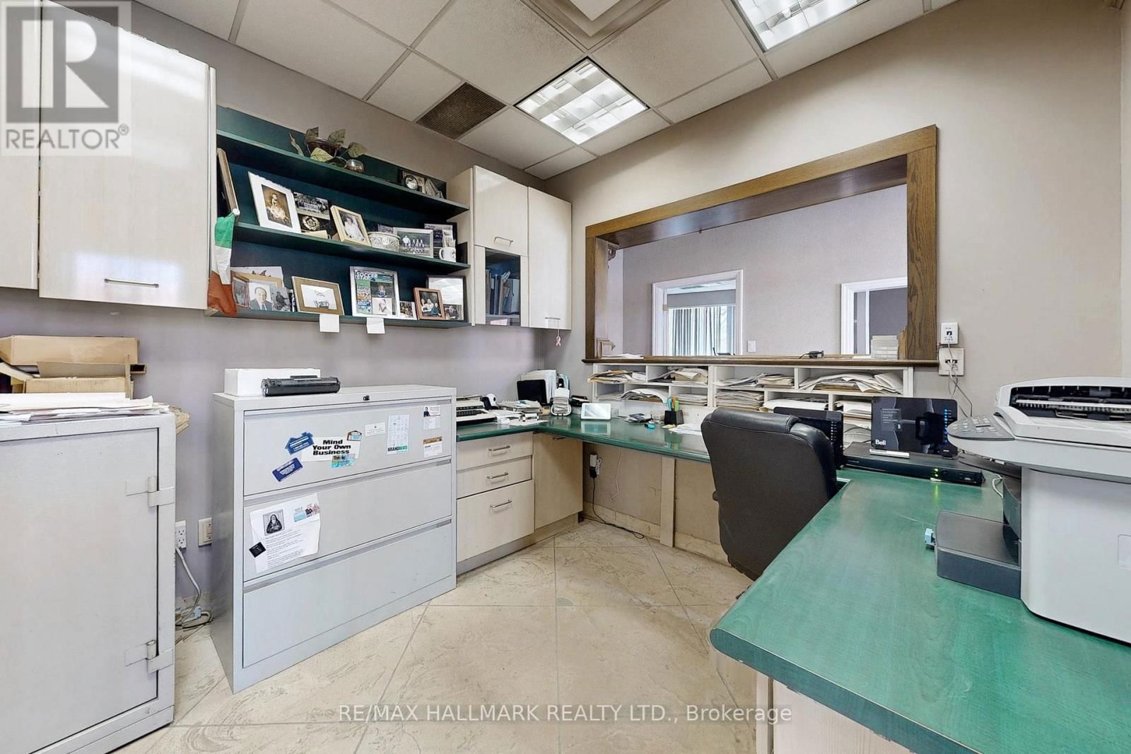 22 STEINWAY BOULEVARD Image 14