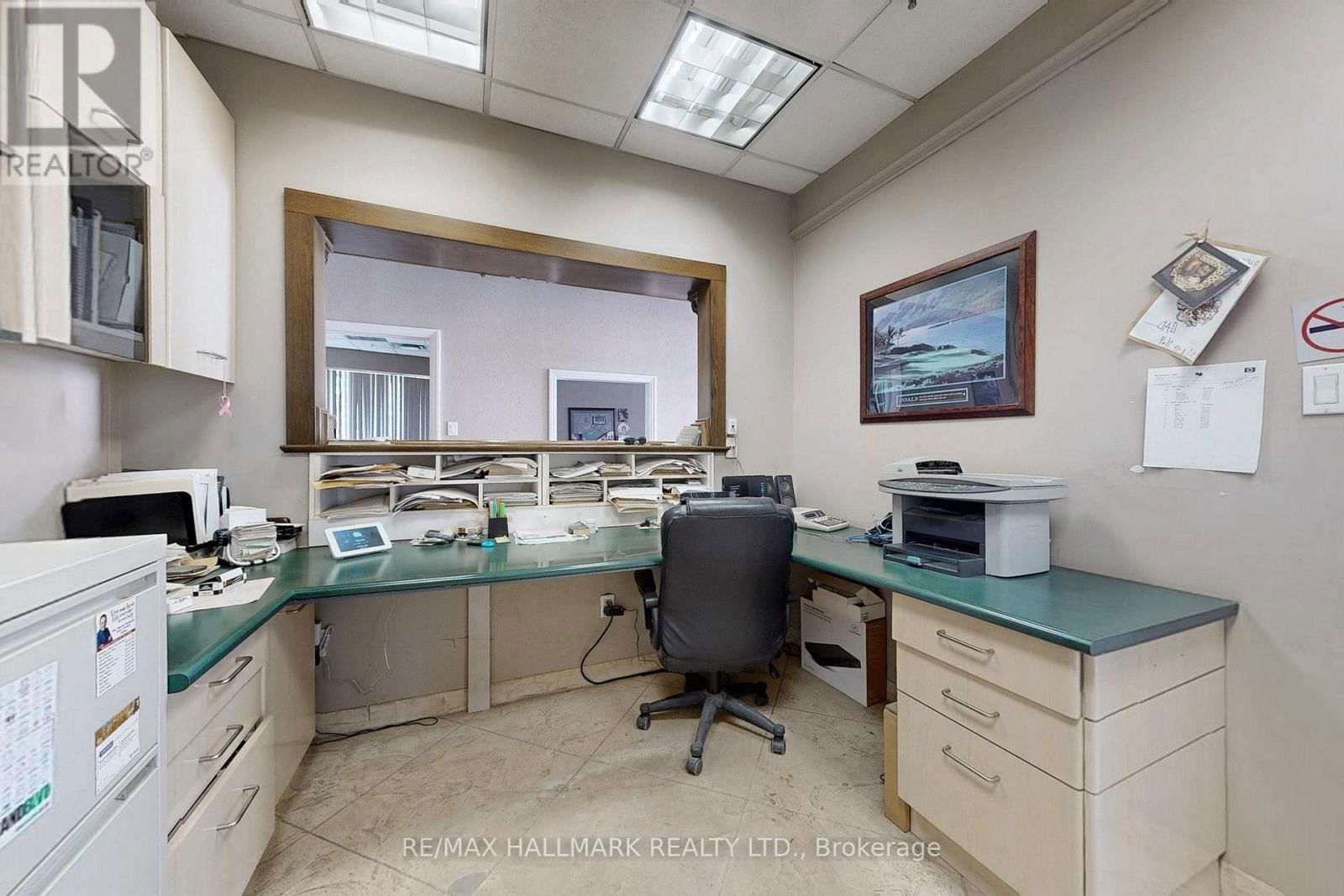 22 STEINWAY BOULEVARD Image 15