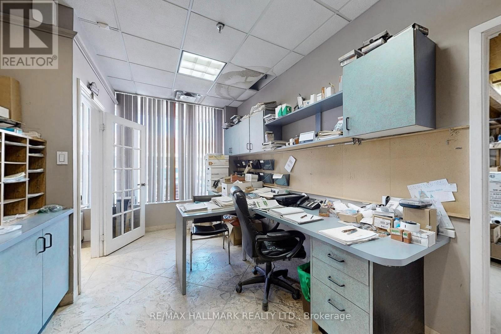 22 STEINWAY BOULEVARD Image 16