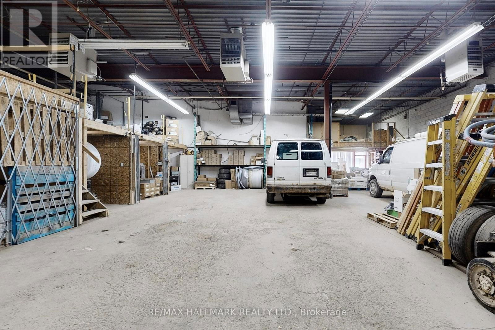 22 STEINWAY BOULEVARD Image 23