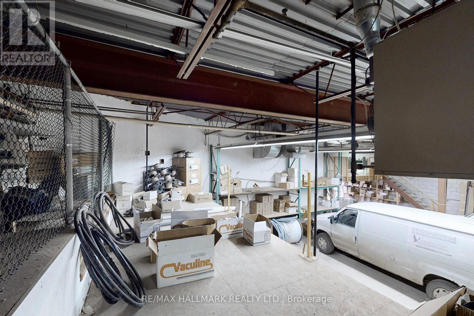 22 STEINWAY BOULEVARD Image 27