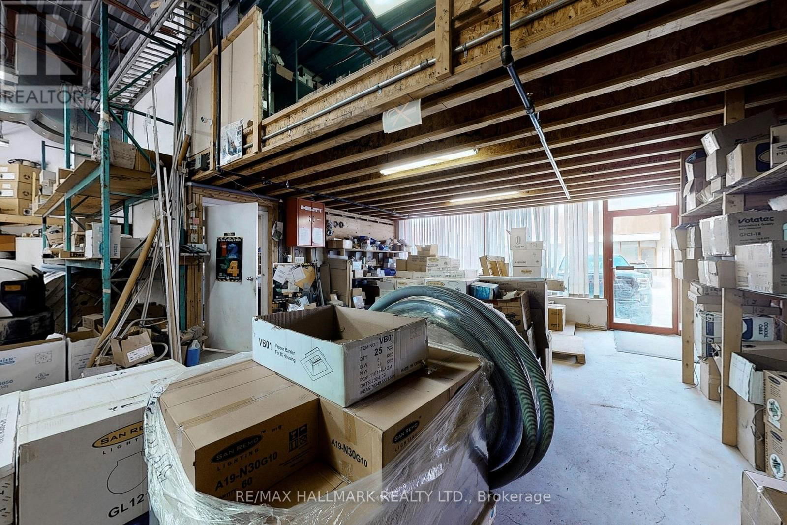 22 STEINWAY BOULEVARD Image 36