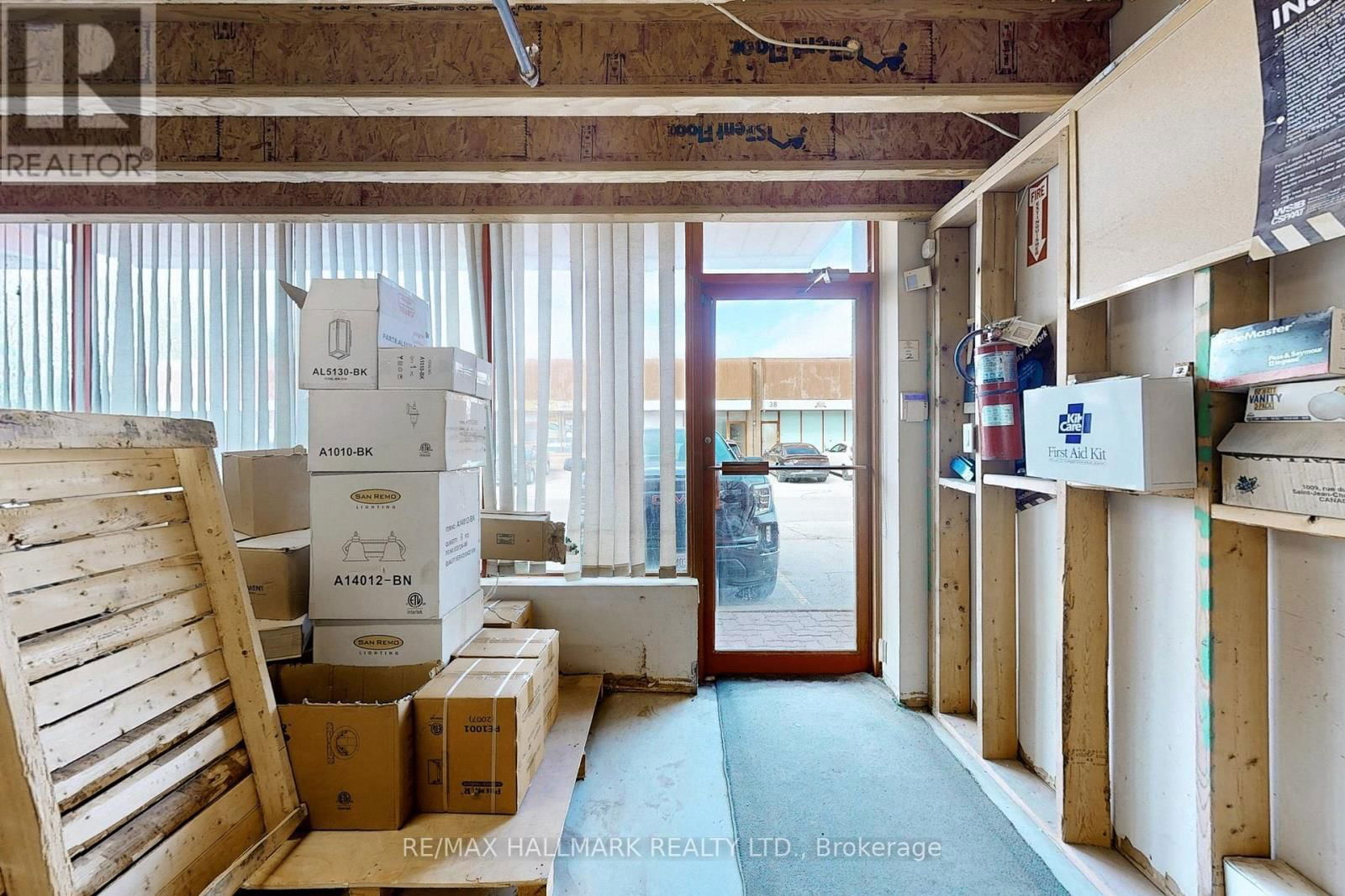22 STEINWAY BOULEVARD Image 37