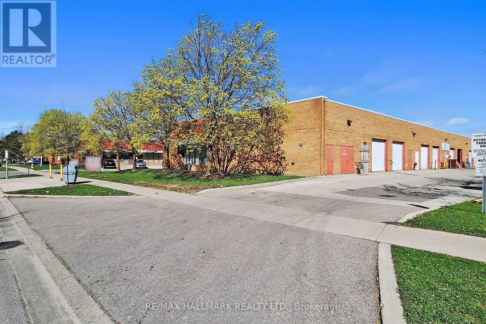 22 STEINWAY BOULEVARD Image 38