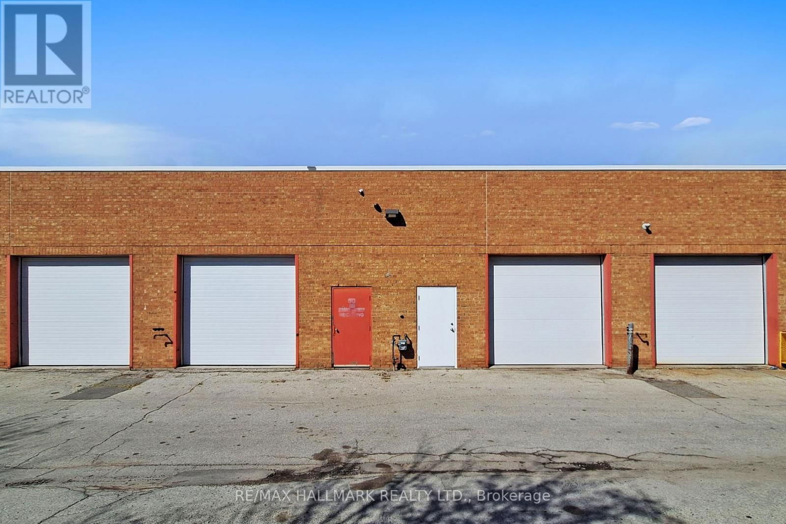 22 STEINWAY BOULEVARD Image 40