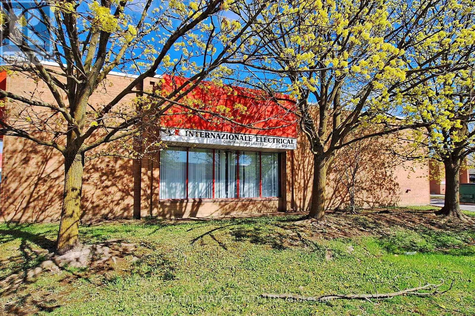 22 STEINWAY BOULEVARD Image 5