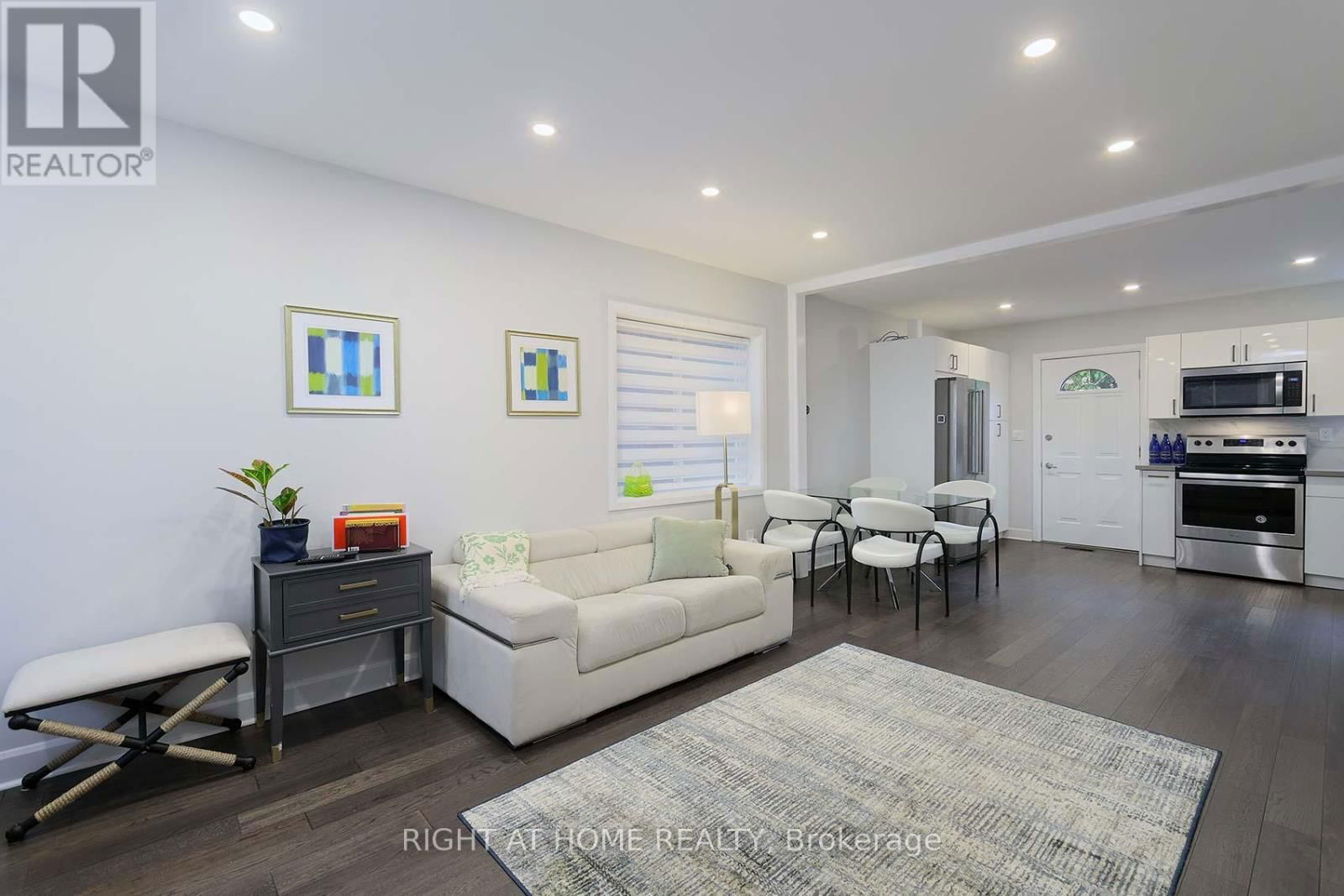 48 VAN STASSEN BOULEVARD Image 10