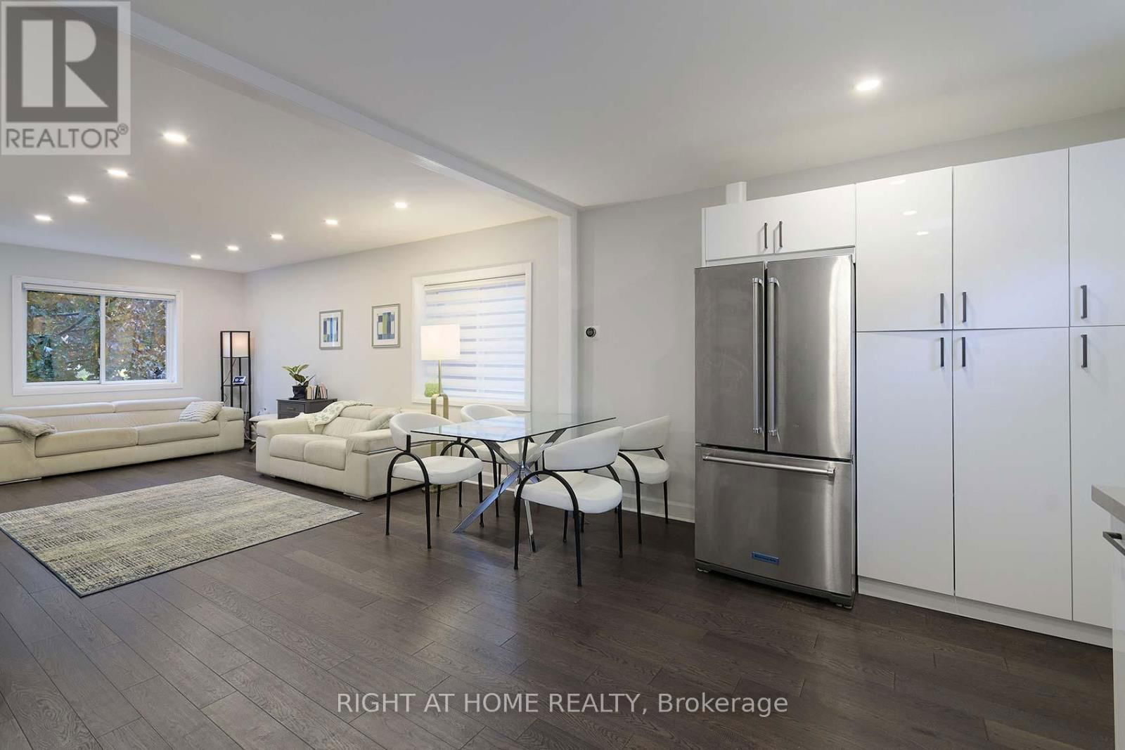 48 VAN STASSEN BOULEVARD Image 12