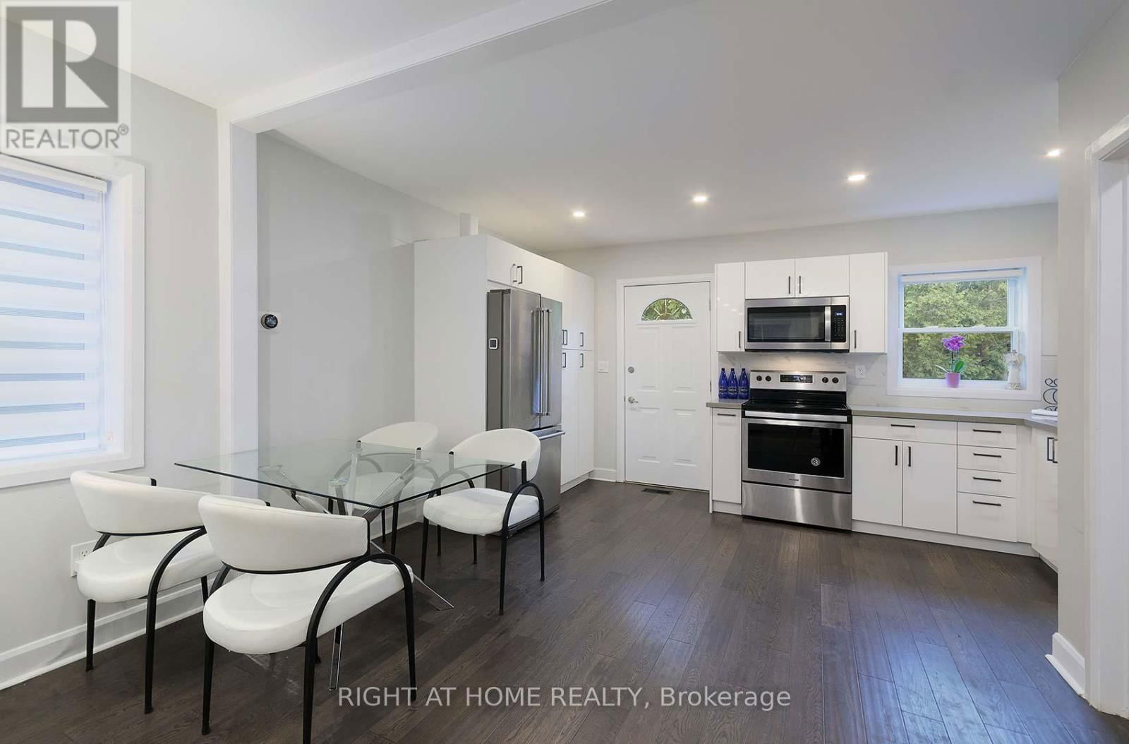48 VAN STASSEN BOULEVARD Image 15