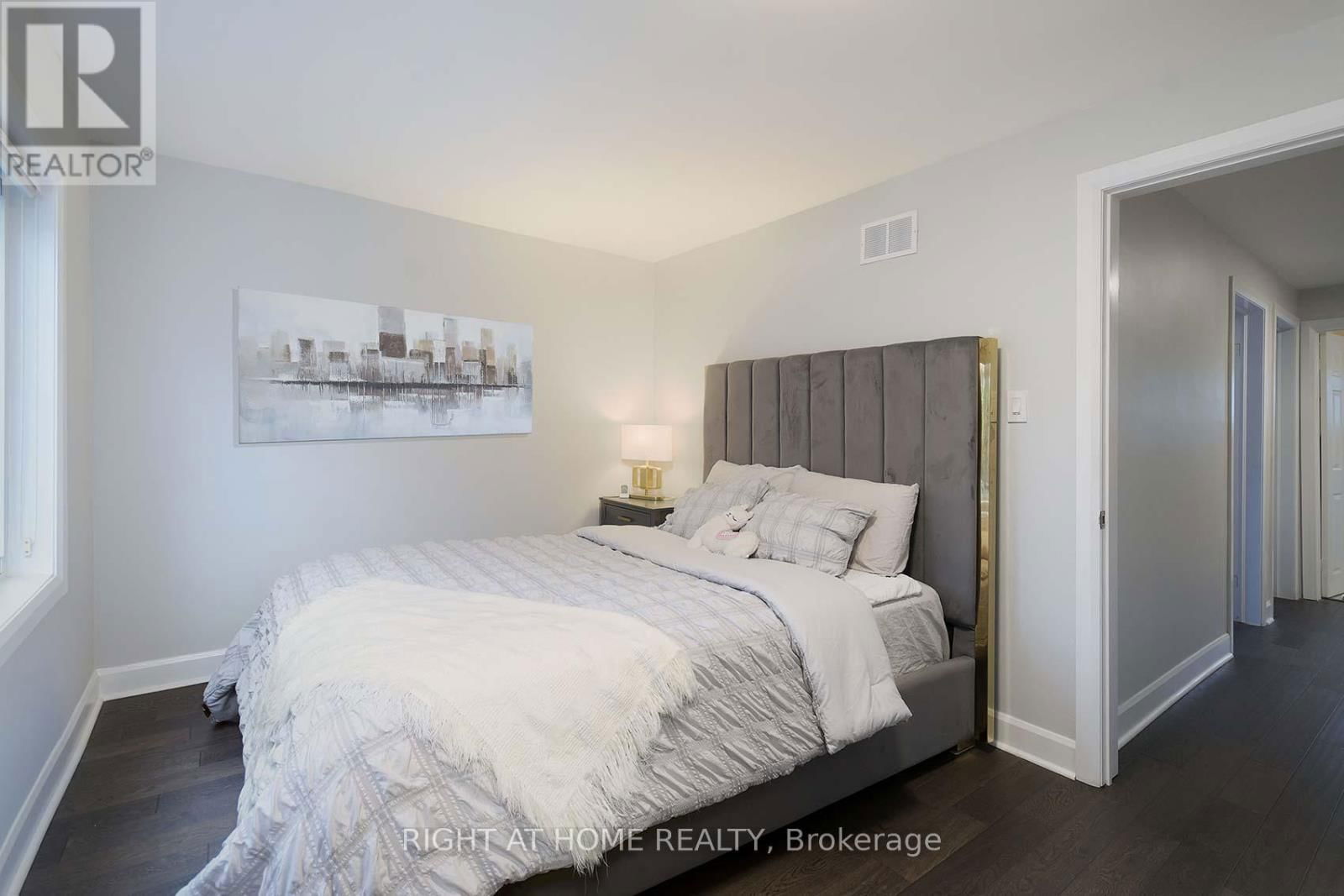 48 VAN STASSEN BOULEVARD Image 17