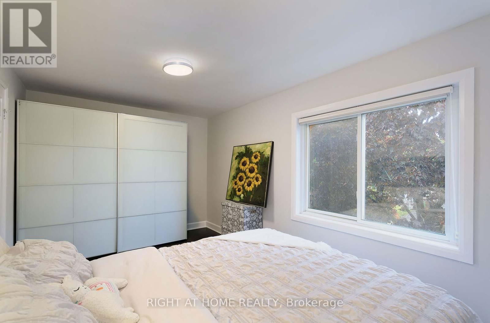 48 VAN STASSEN BOULEVARD Image 18
