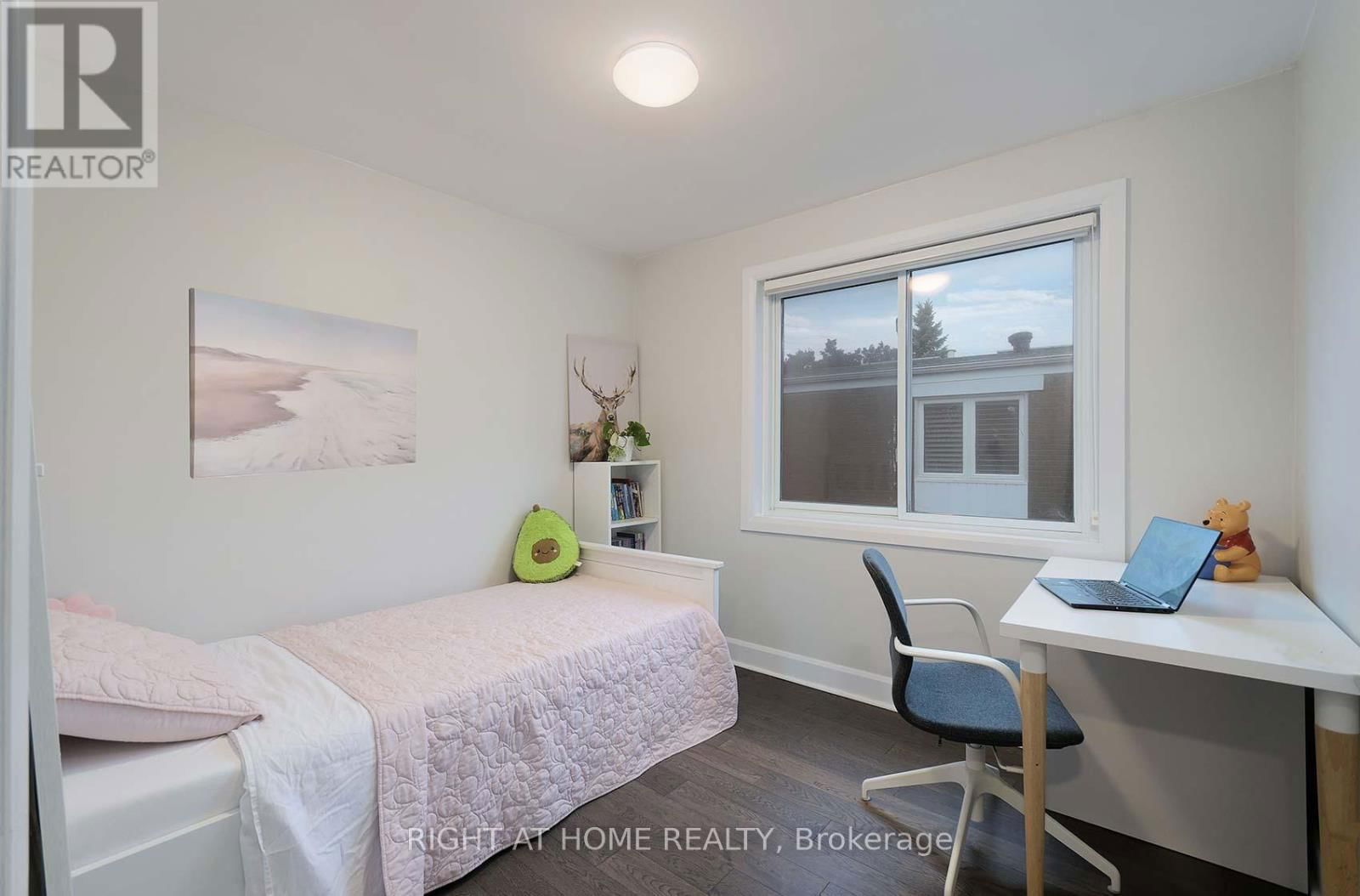 48 VAN STASSEN BOULEVARD Image 19