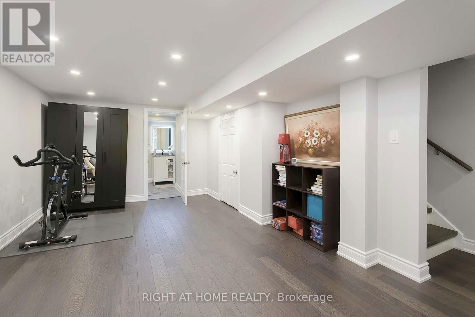 48 VAN STASSEN BOULEVARD Image 24