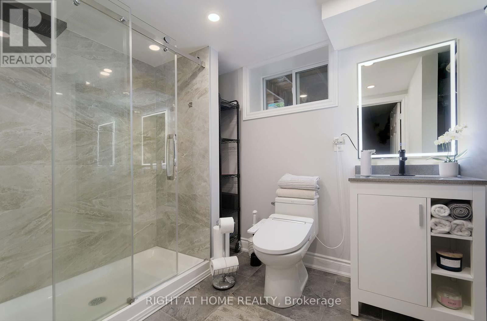 48 VAN STASSEN BOULEVARD Image 28