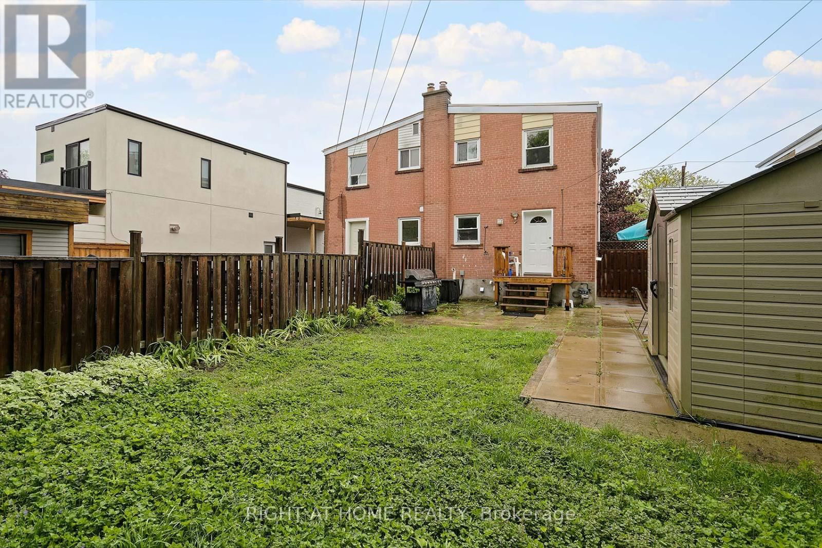 48 VAN STASSEN BOULEVARD Image 36