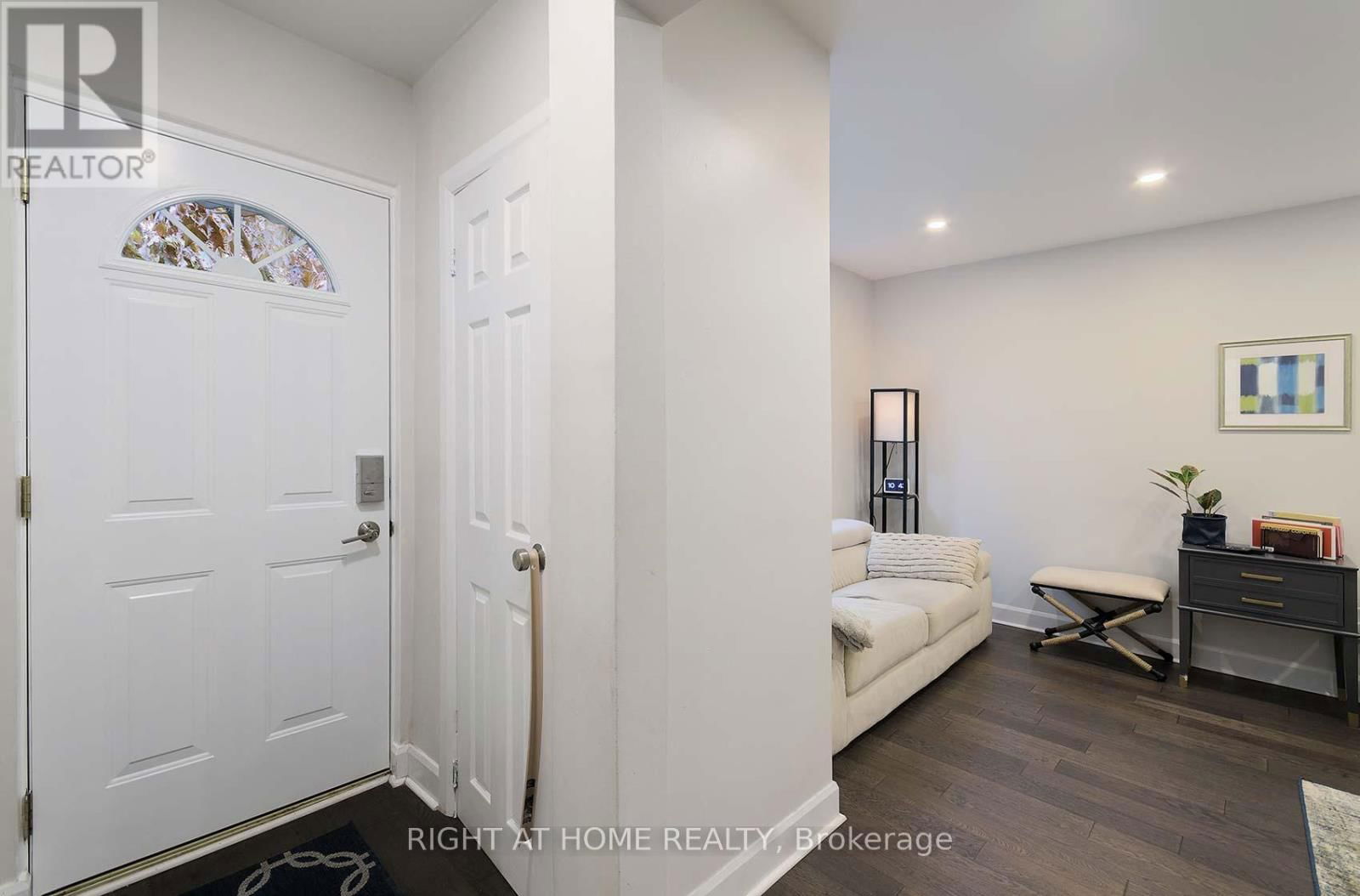 48 VAN STASSEN BOULEVARD Image 7