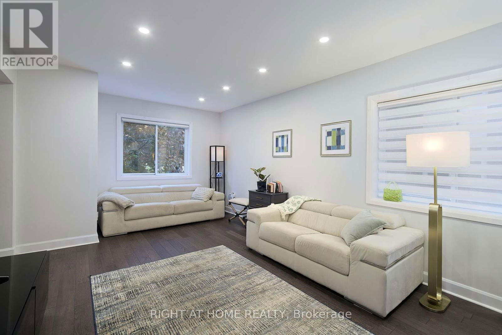 48 VAN STASSEN BOULEVARD Image 9