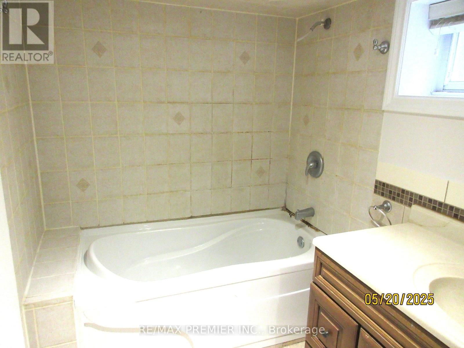 100 SNOWOOD COURT Image 22