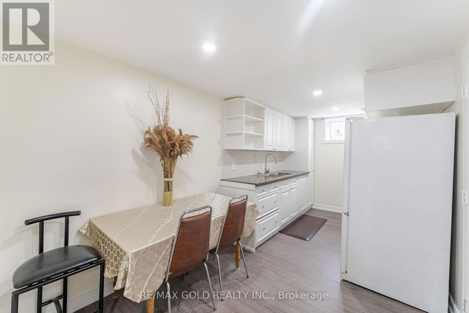 774 EAGLEMOUNT CRESCENT Image 27