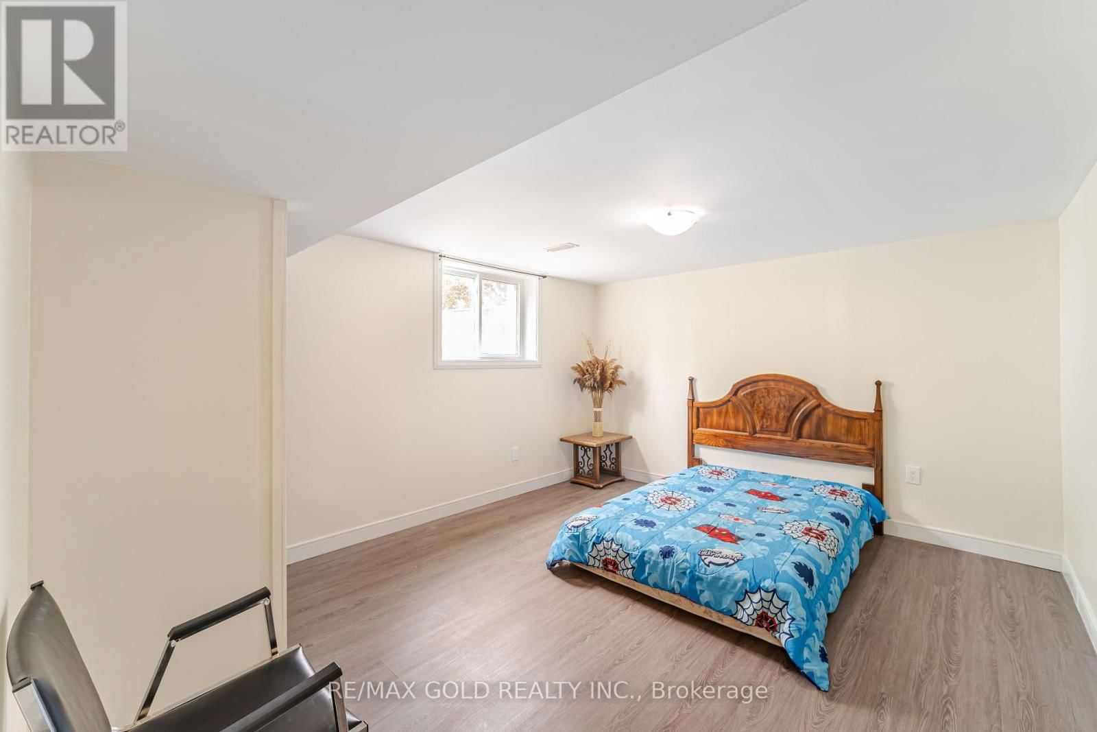 774 EAGLEMOUNT CRESCENT Image 28
