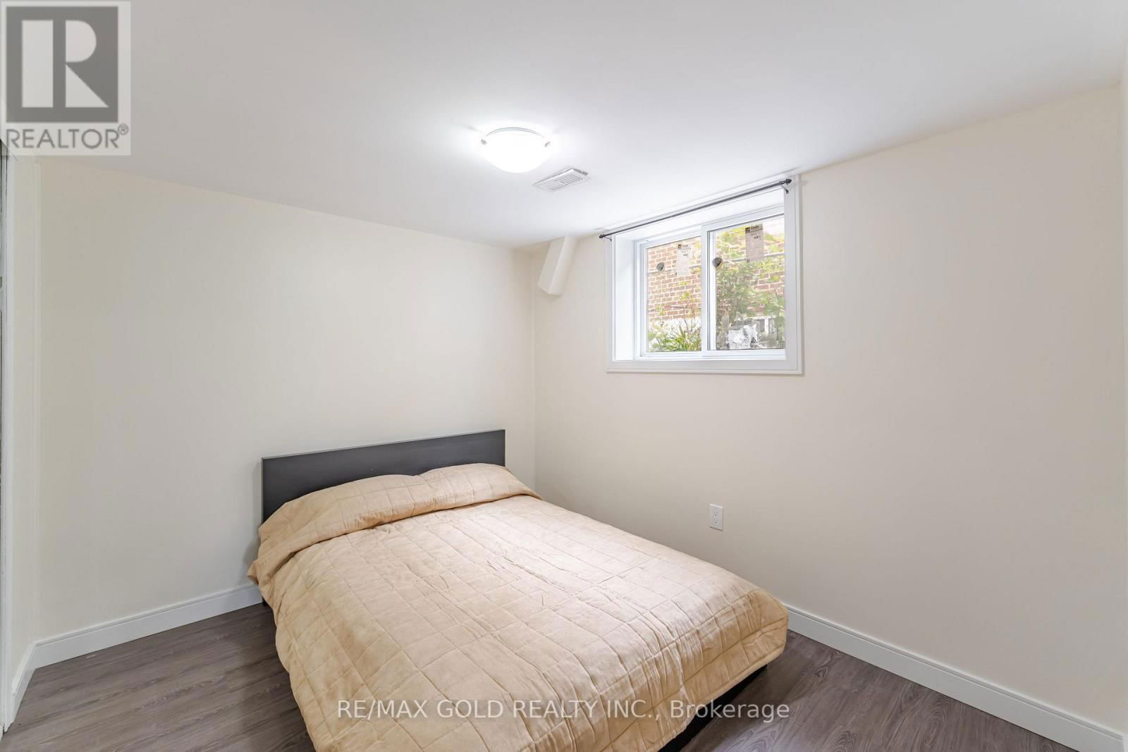 774 EAGLEMOUNT CRESCENT Image 31