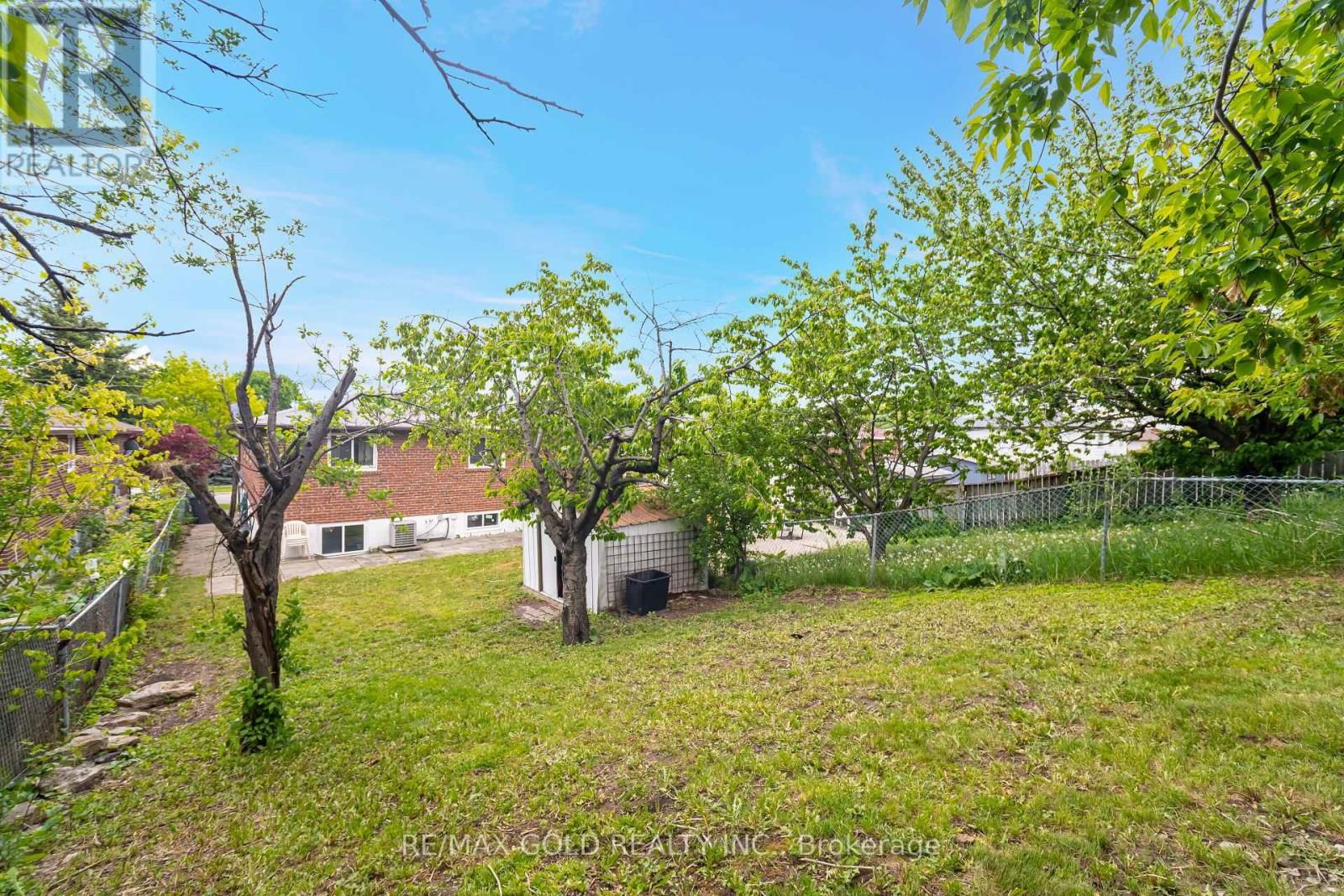 774 EAGLEMOUNT CRESCENT Image 36