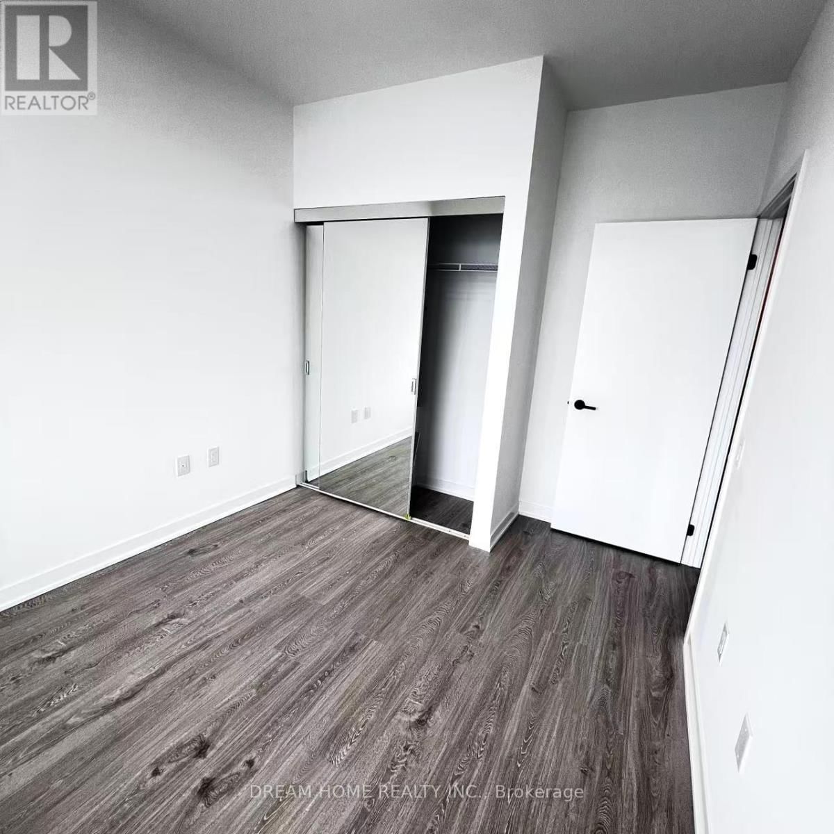 312 - 2495 EGLINTON AVENUE WEST Image 13