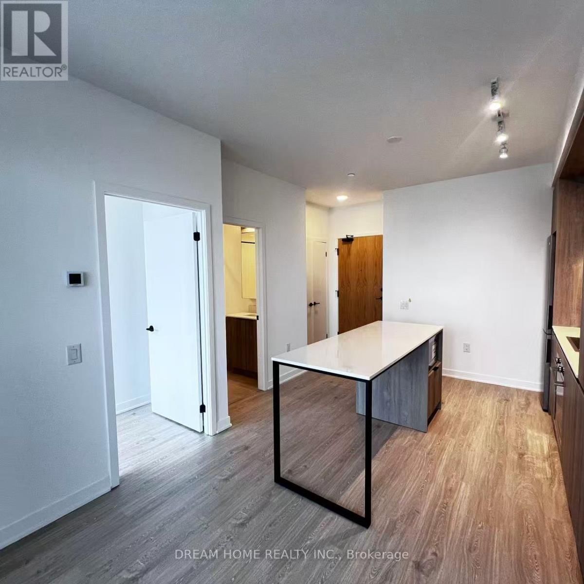 312 - 2495 EGLINTON AVENUE WEST Image 5