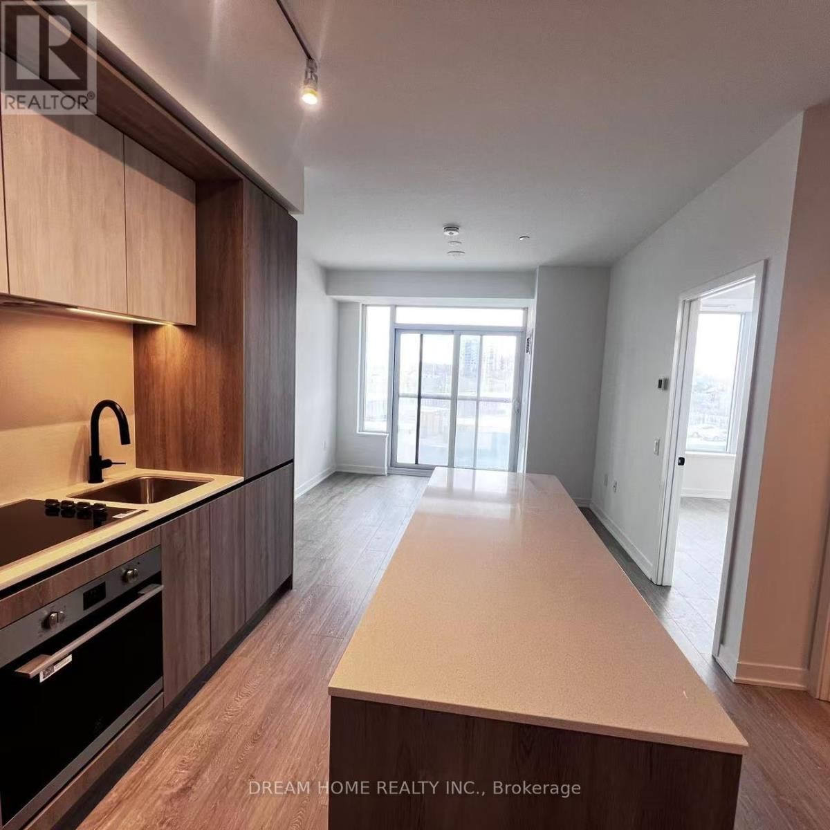 312 - 2495 EGLINTON AVENUE WEST Image 6